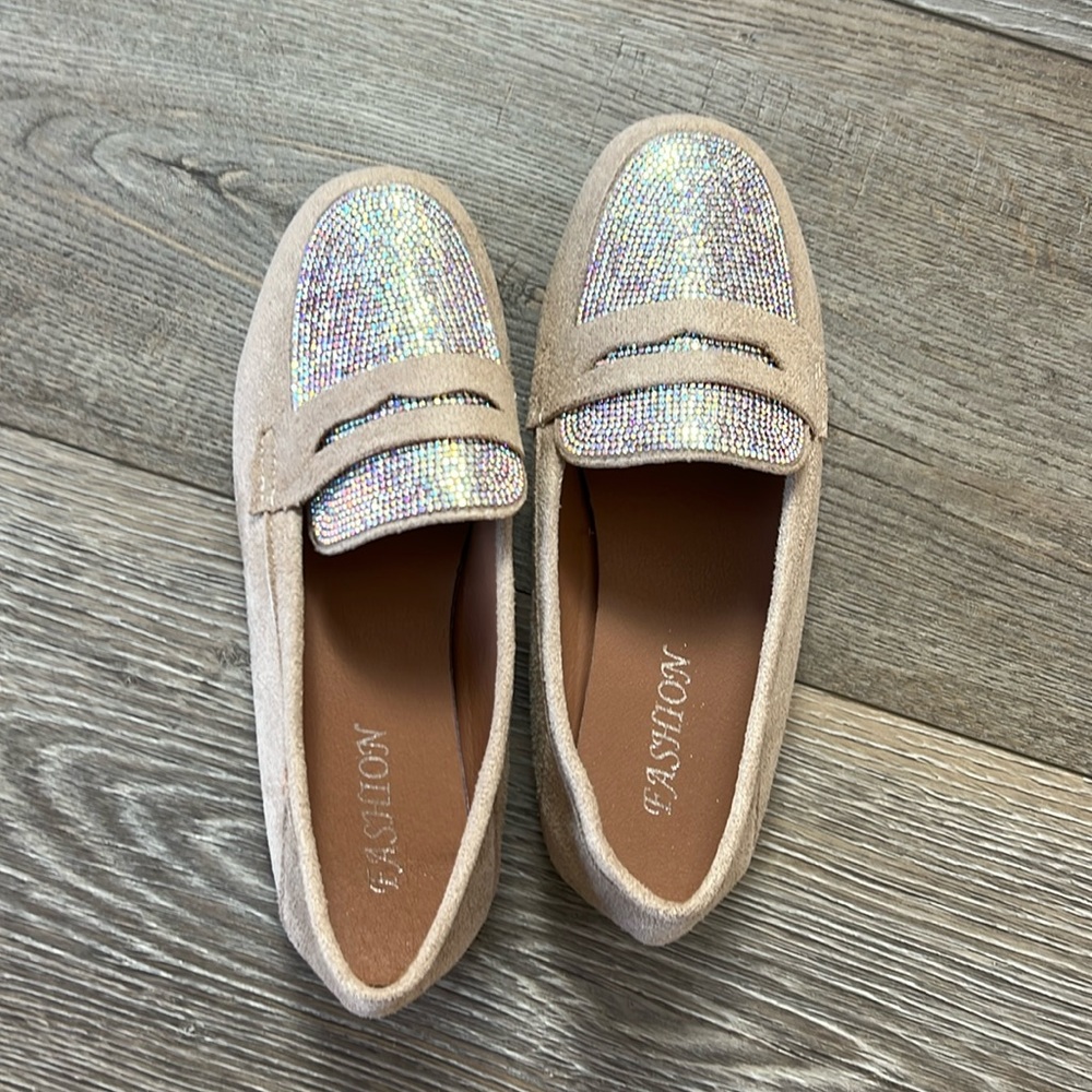 Women’s 7 1/2 loafer by Fashion
